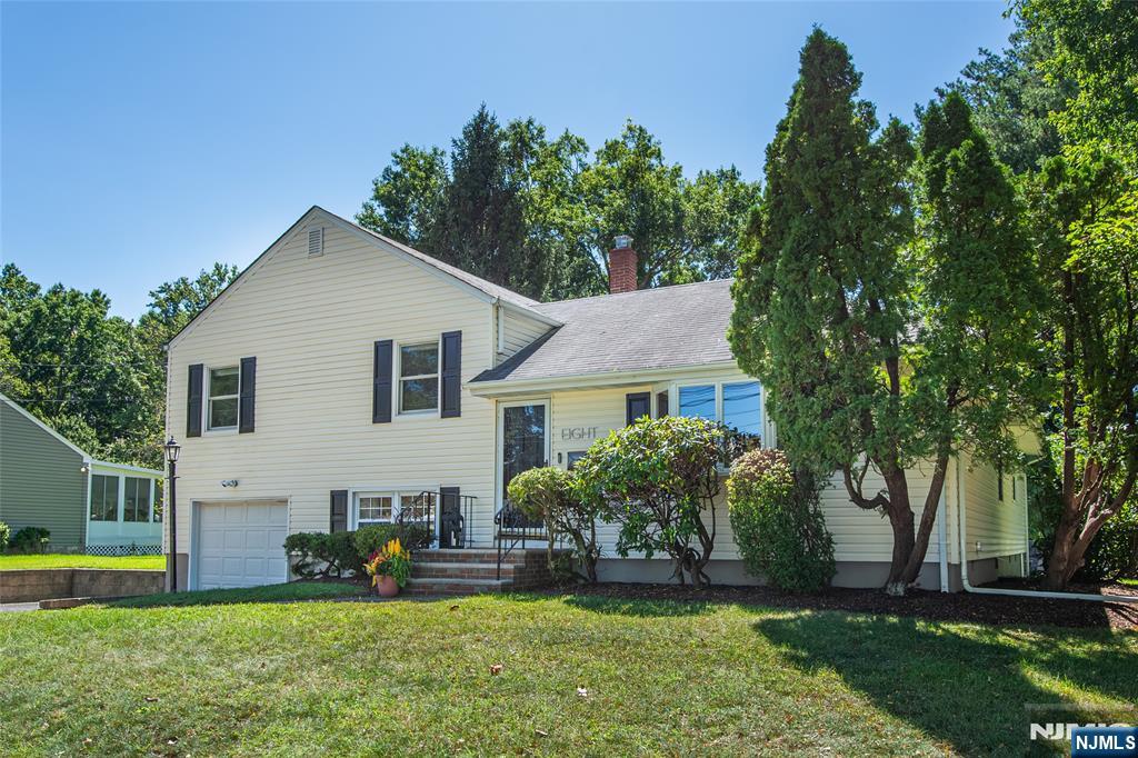 8 Judith Place - Photo 2