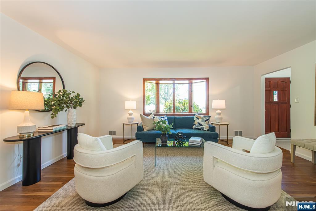 8 Judith Place - Photo 4