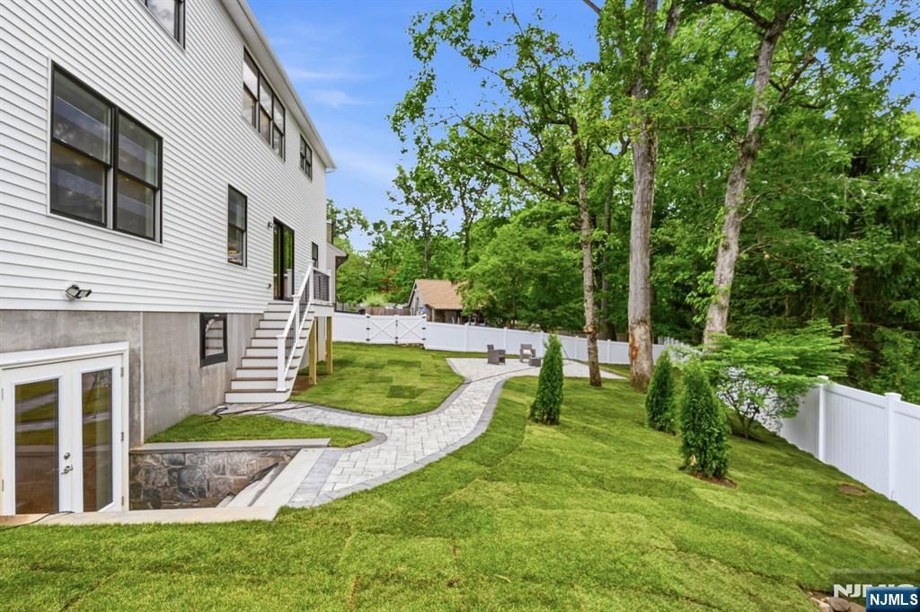 35 Sycamore Avenue - Photo 2