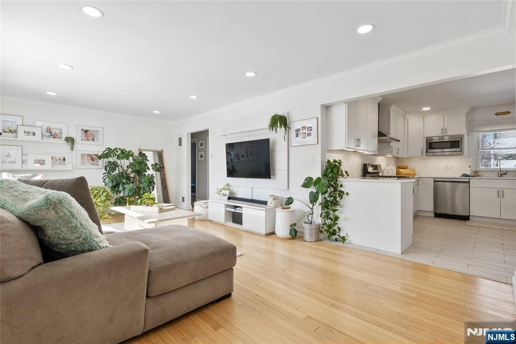 Photo 4 of House for sale at 10 Homestead Rd, Elmwood Park, NJ 07407 | MLS# 26030163 | Listing updated on 2026-09-19