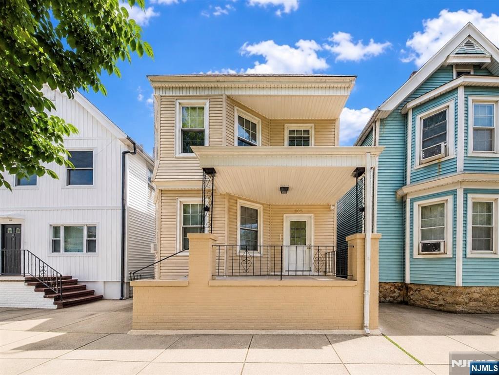 305 Ann Street 2 - Photo 1