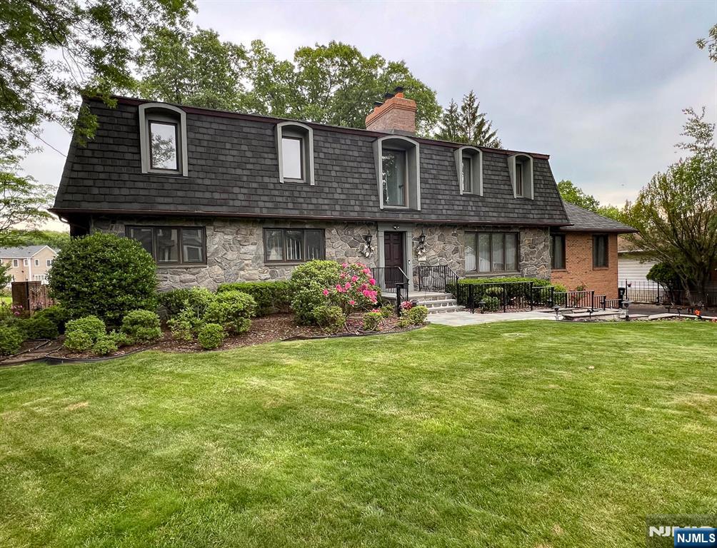 203 Harwood Place - Photo 1