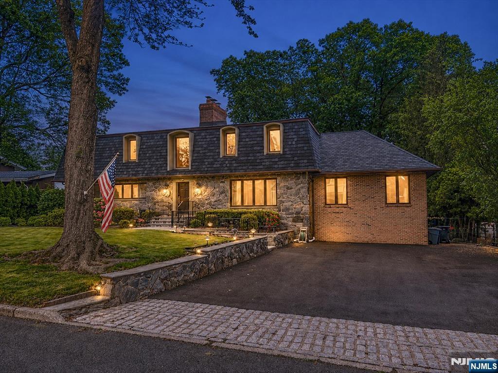 203 Harwood Pl, Paramus, NJ 07652