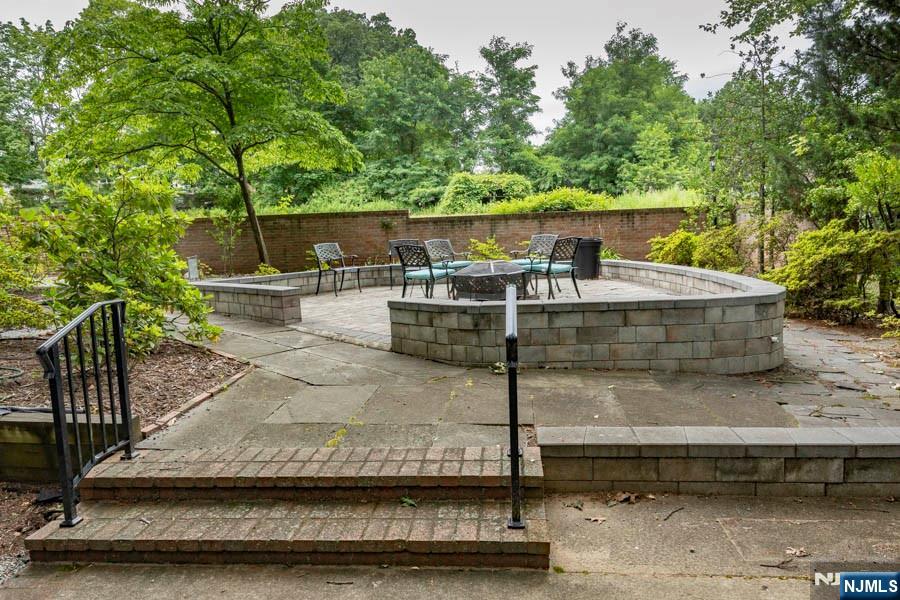 203 Harwood Pl, Paramus, NJ 07652