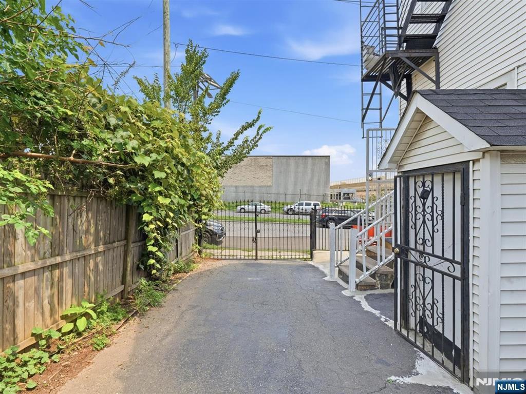 132-134 4th Street - Photo 2
