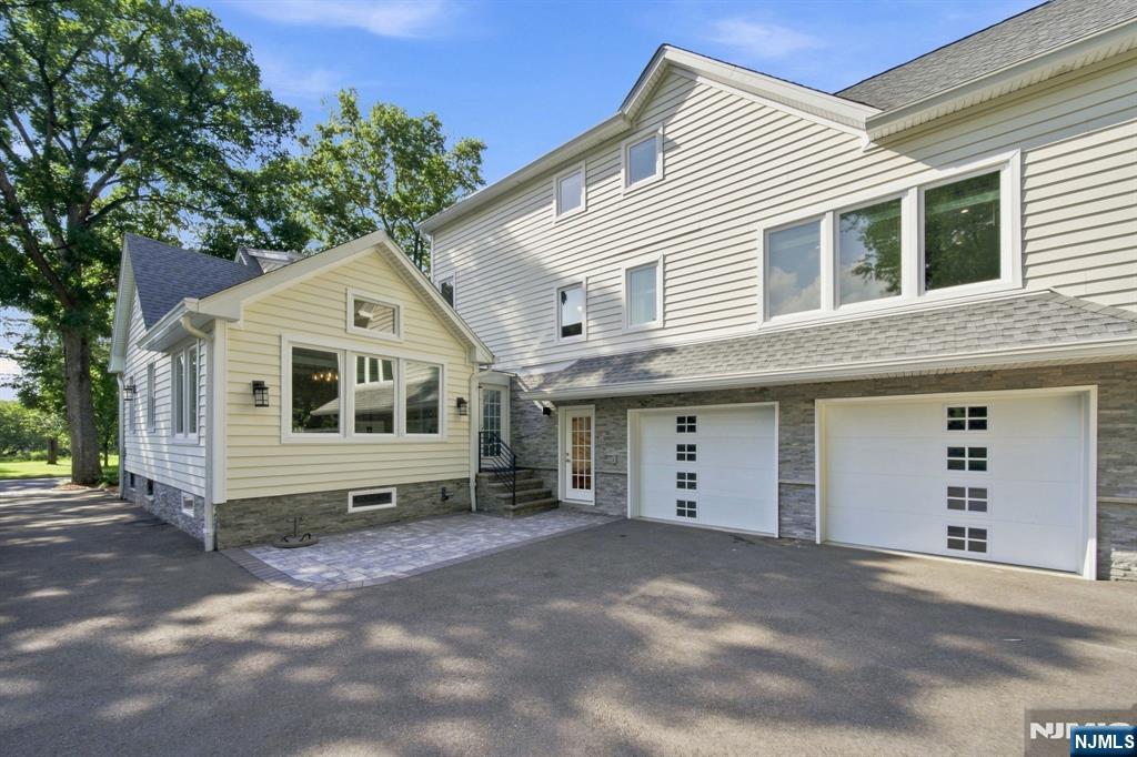 40 Dean Dr, Tenafly, NJ 07670