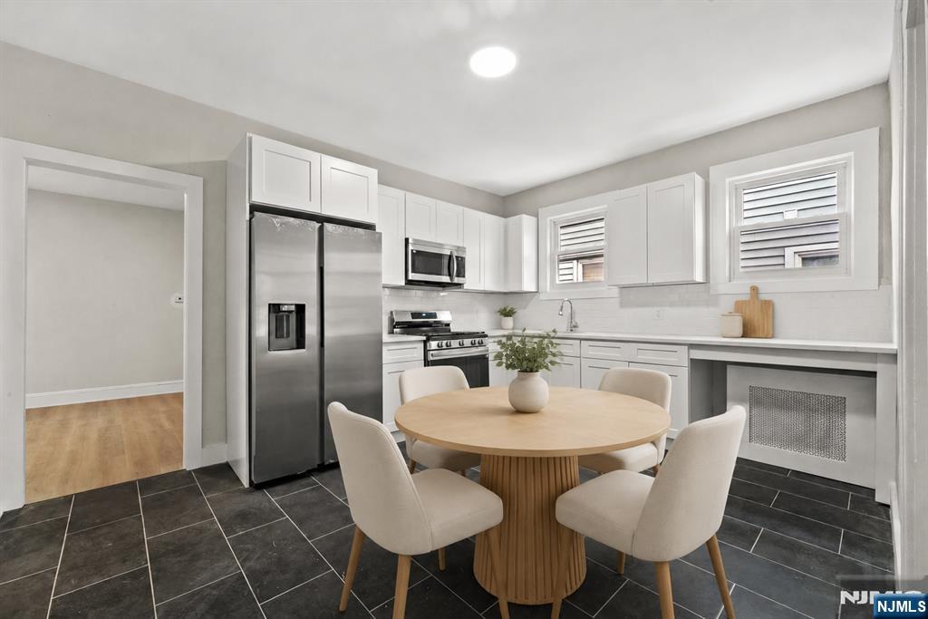 28 Riverside Place 1 - Photo 2