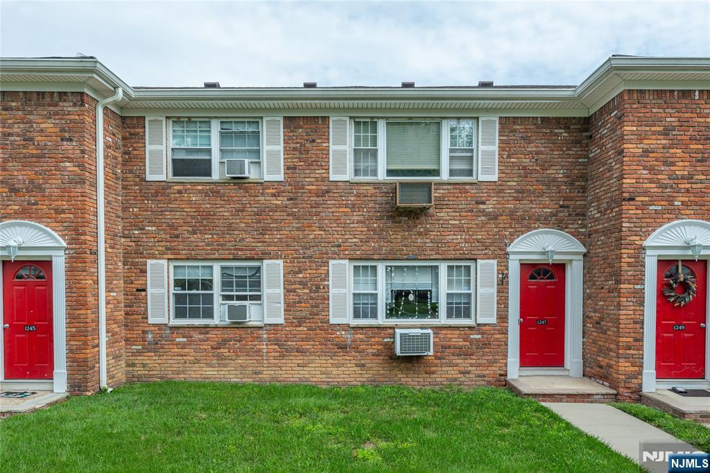 1247 Valley - Photo 2