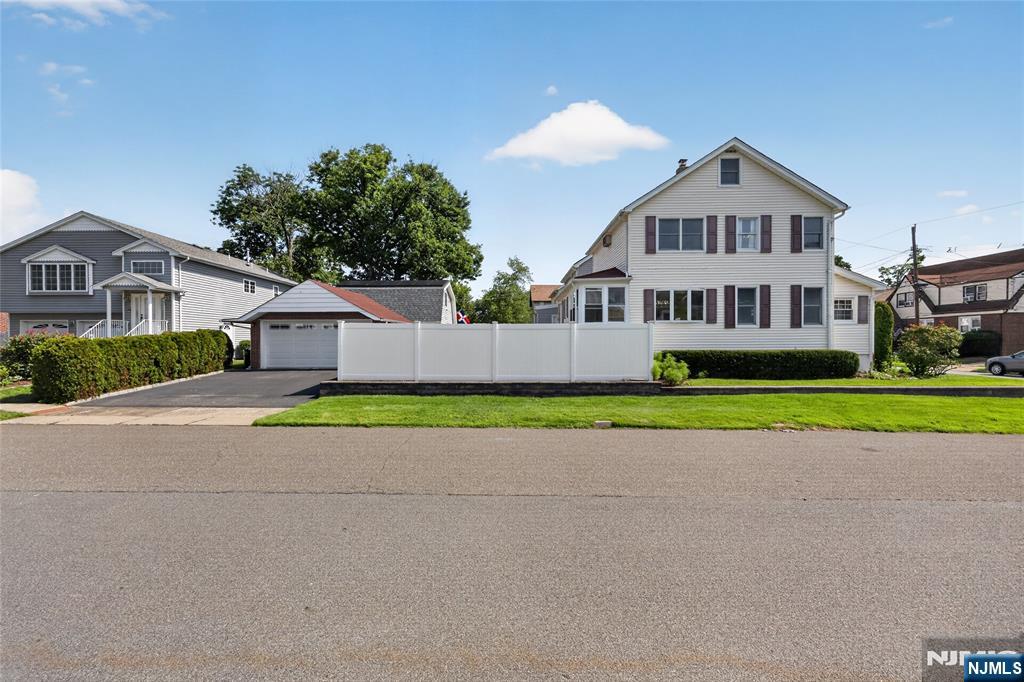 47 Colling Avenue - Photo 1