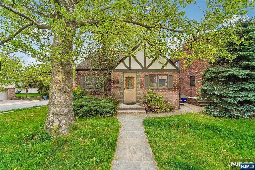 1030 Jassamine Way - Photo 1