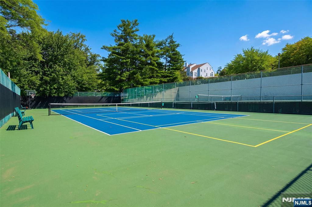 3 Regency Cir, Englewood, NJ 07631