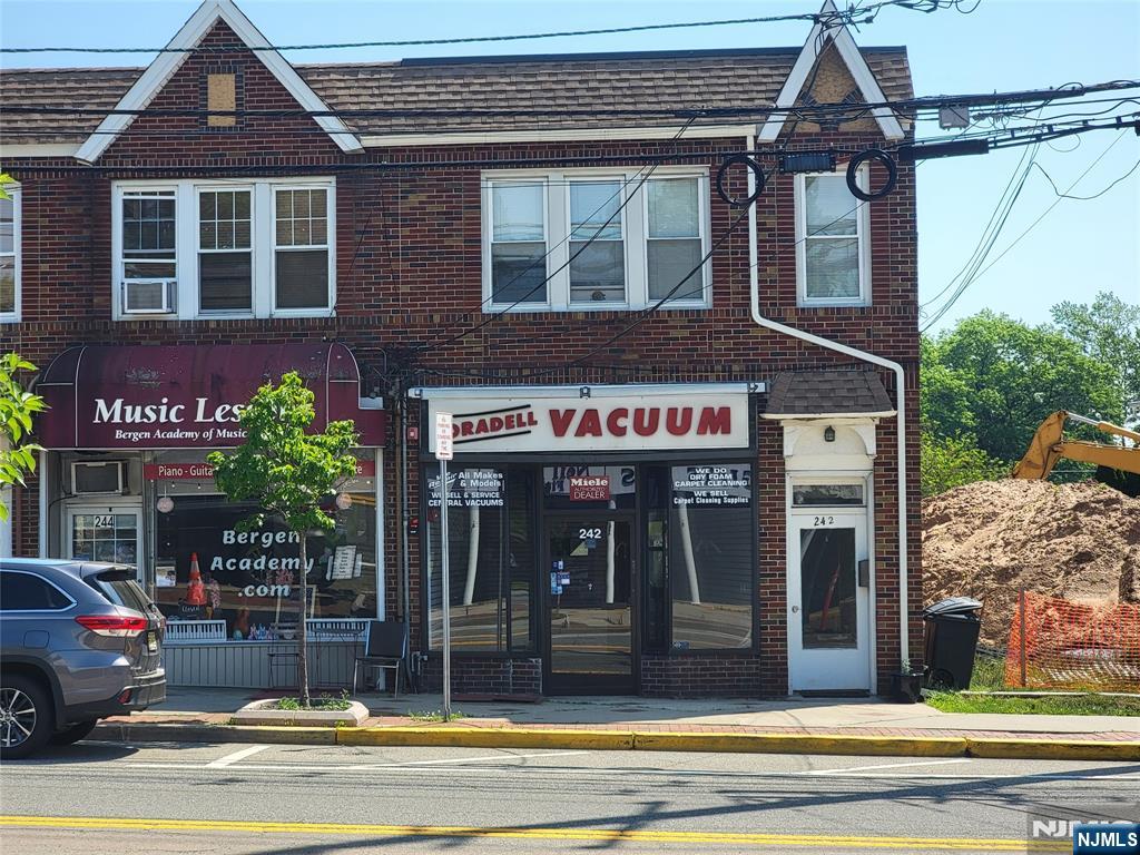 242 Kinderkamack Rd, Oradell, NJ 07649