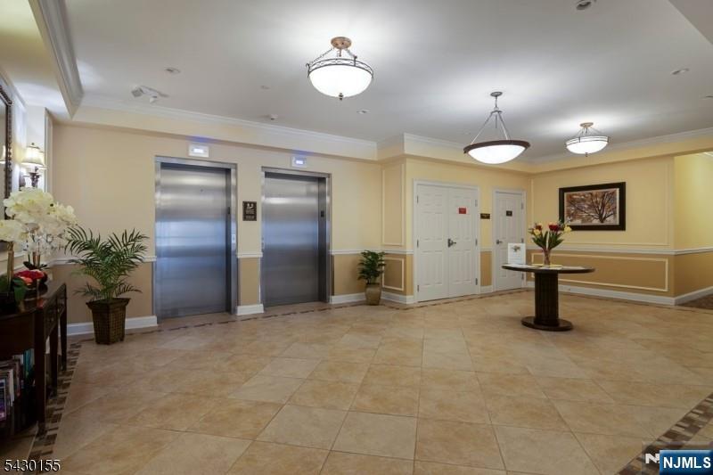 6102 Veterans Drive - Photo 4