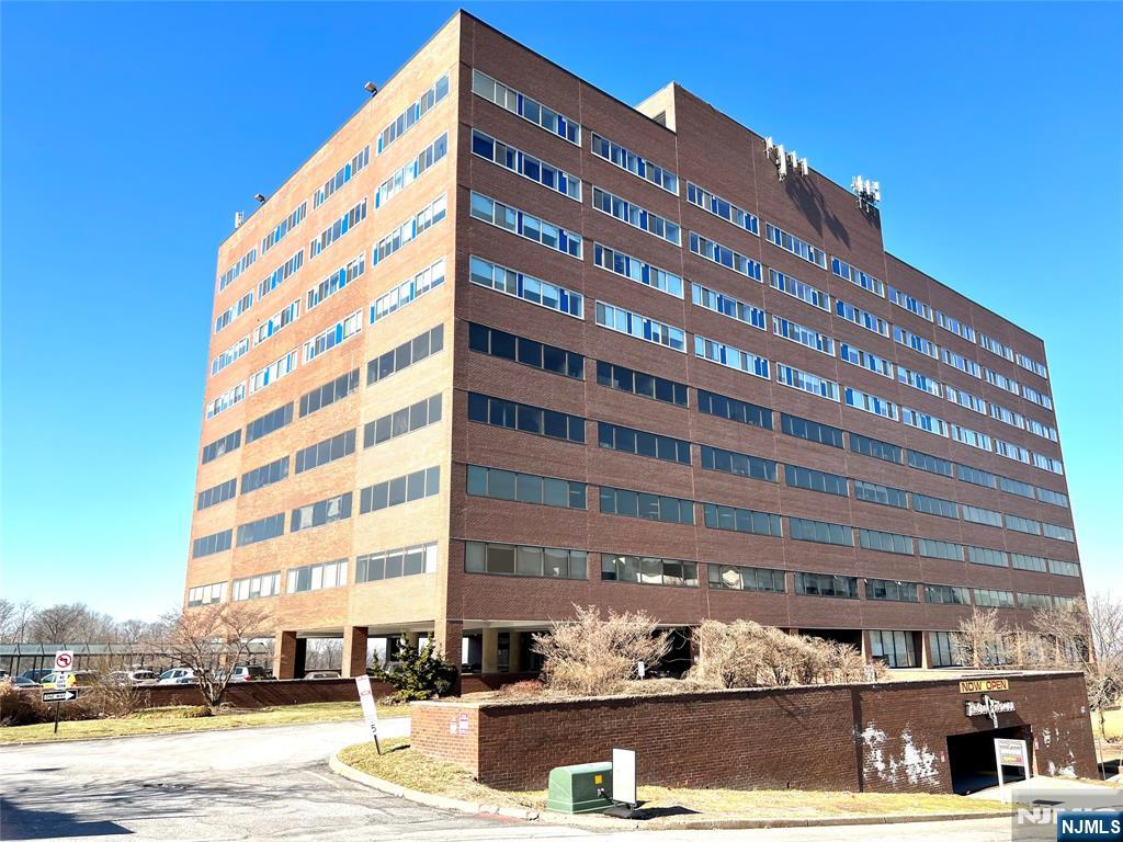 2 Executive Drive 904 - Photo 1