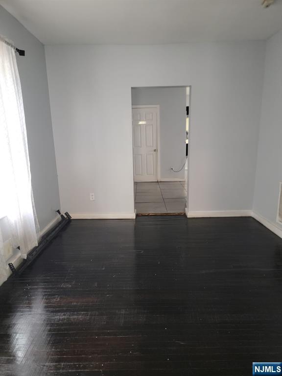476 Laurel Street - Photo 2
