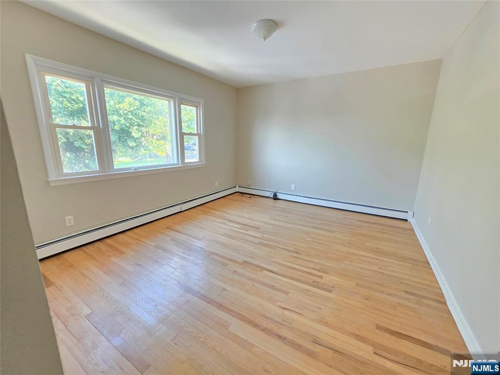 437 Broad Street - Photo 3