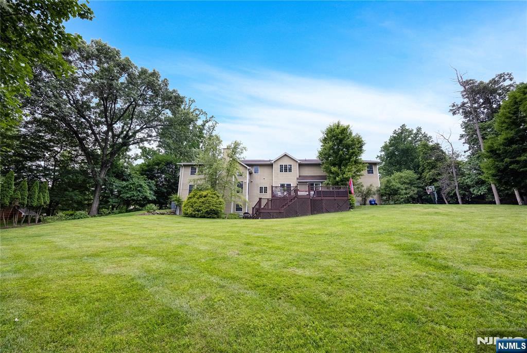 68 Eagle Rim Rd, Upper Saddle River, NJ 07458