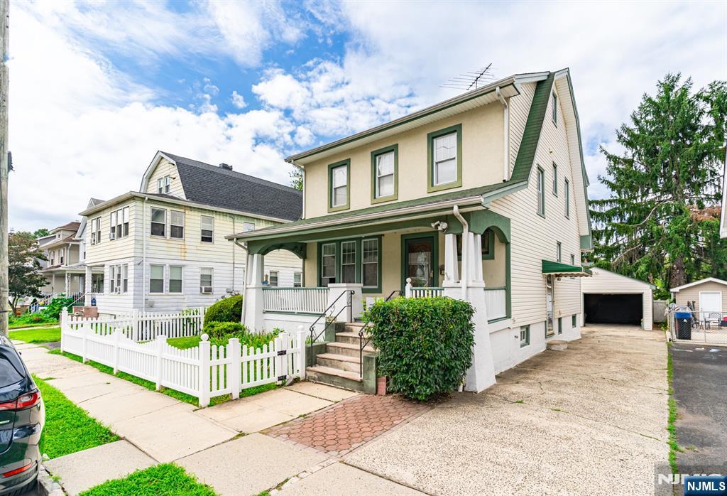 185 Floyd Street - Photo 1