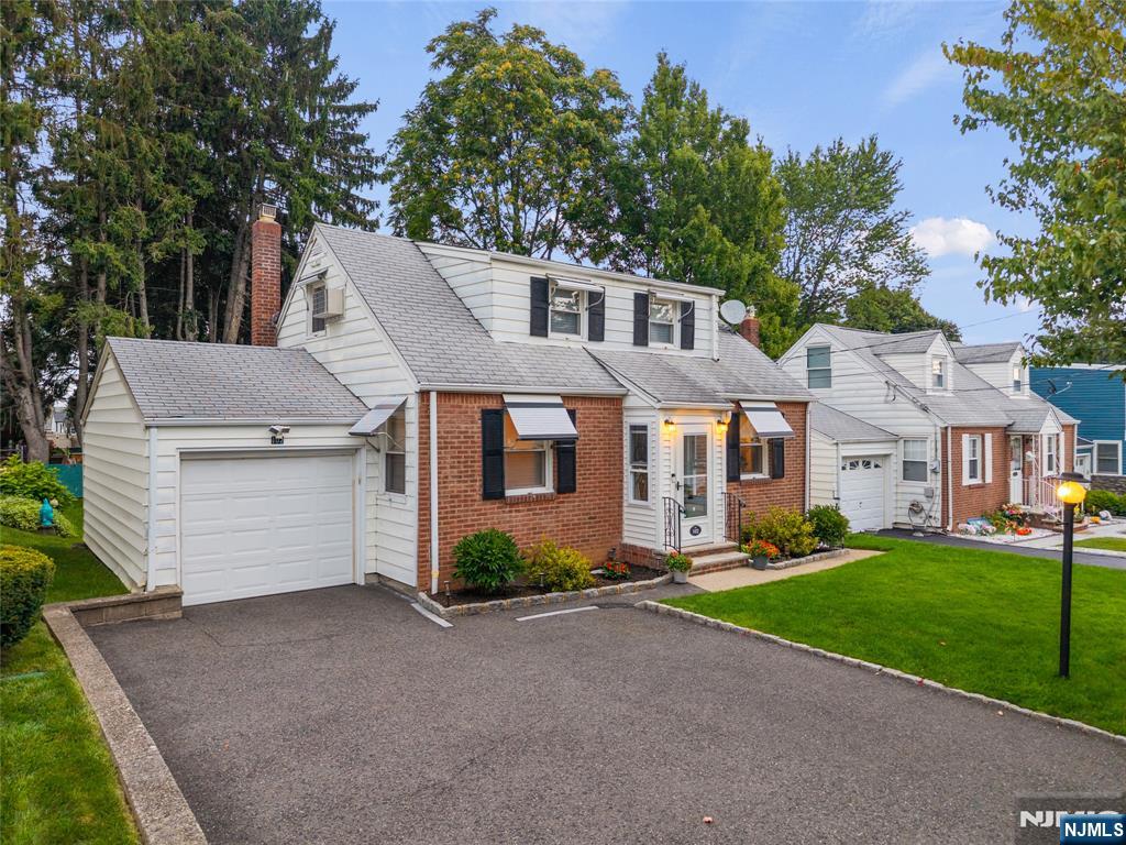 2nd image of 102 Sherwood St, Clifton, NJ 07013 | MLS# 26030294