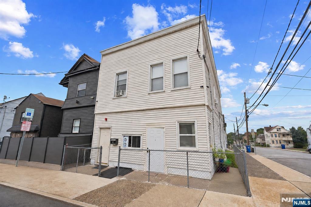 54 Genessee Avenue - Photo 1