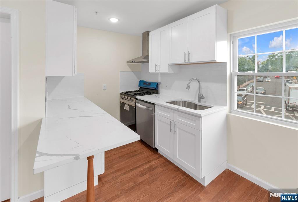 1142 Clinton Avenue 1 - Photo 4