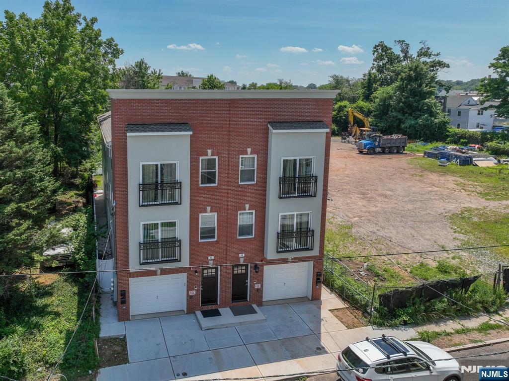 34 Garibaldi Avenue - Photo 1