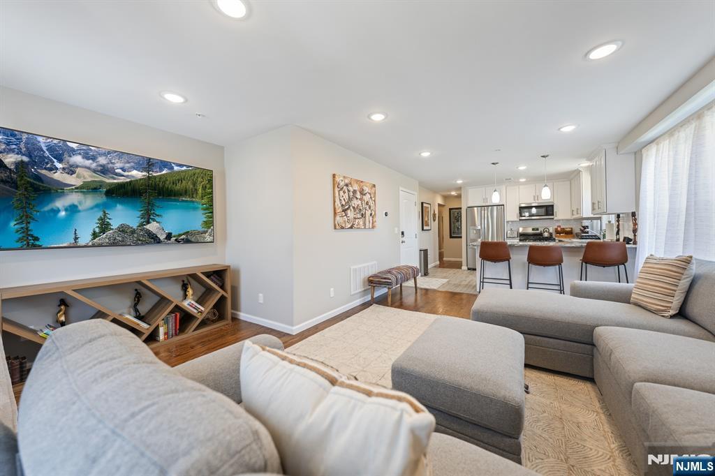 34 Garibaldi Avenue - Photo 2