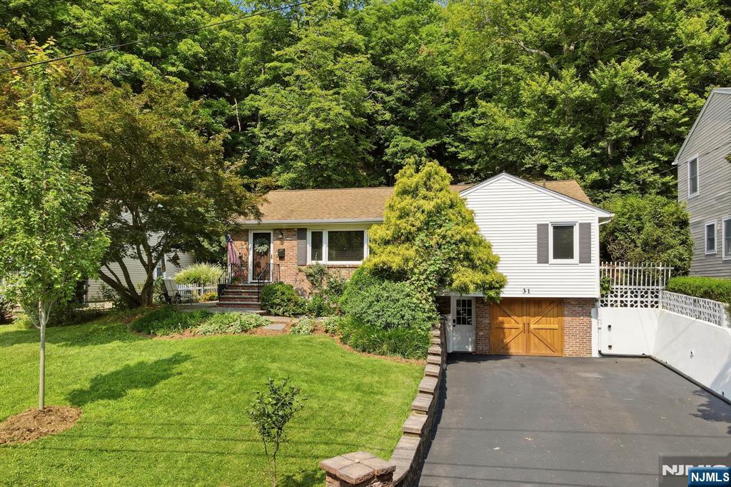 31 Truman Blvd, Oakland, NJ 07436