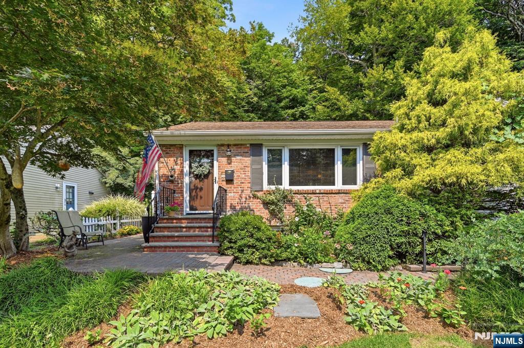 31 Truman Boulevard - Photo 2