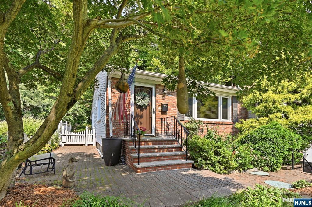 31 Truman Boulevard - Photo 3