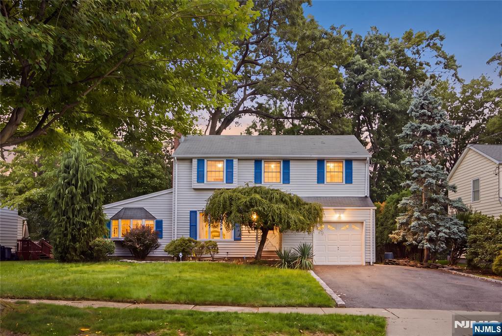 557 Monroe Court - Photo 1