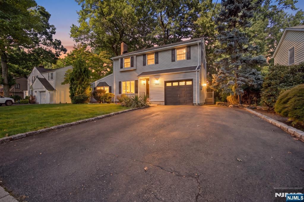 557 Monroe Court - Photo 1