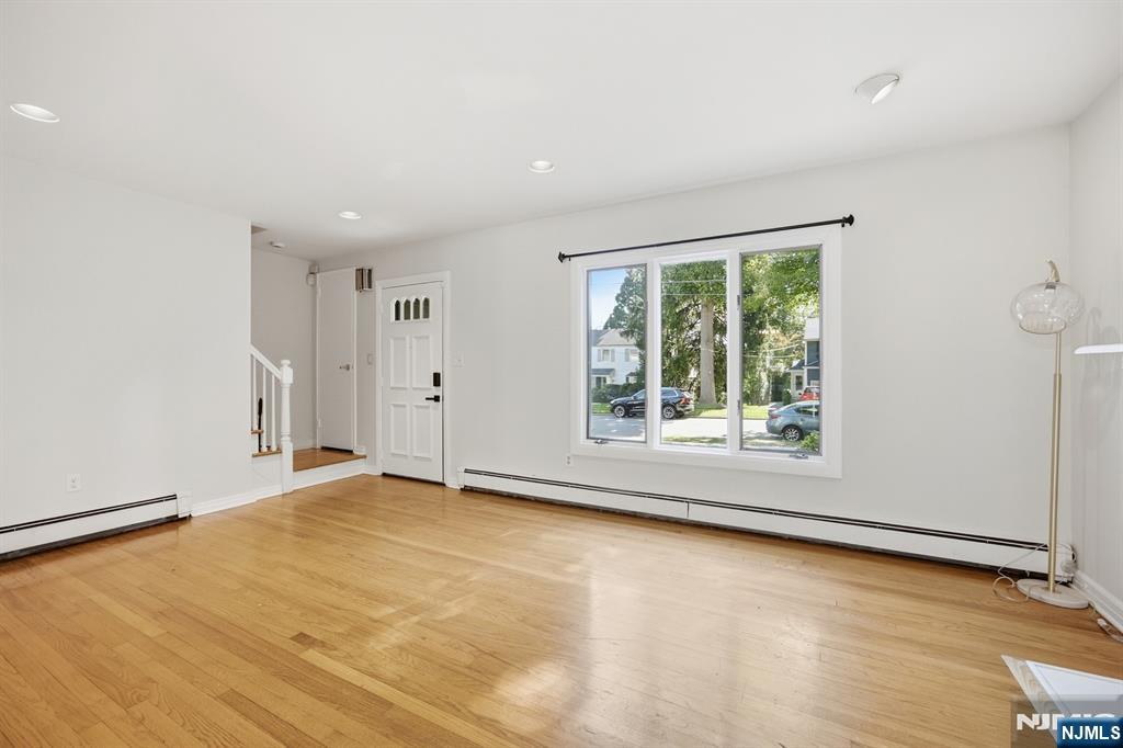 557 Monroe Court - Photo 3