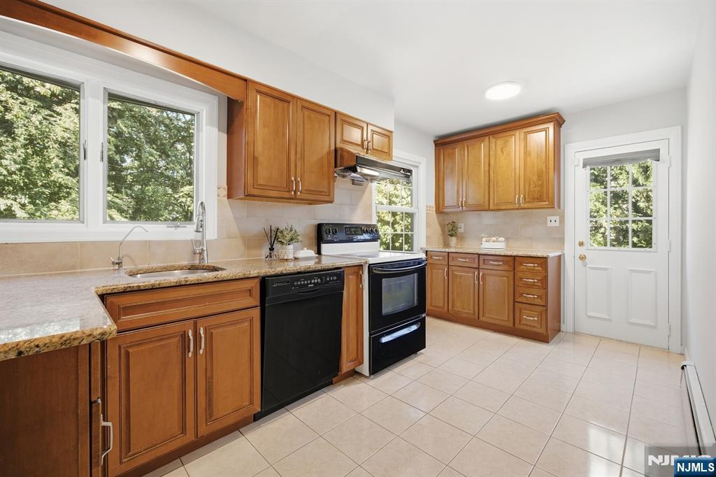 557 Monroe Court - Photo 4