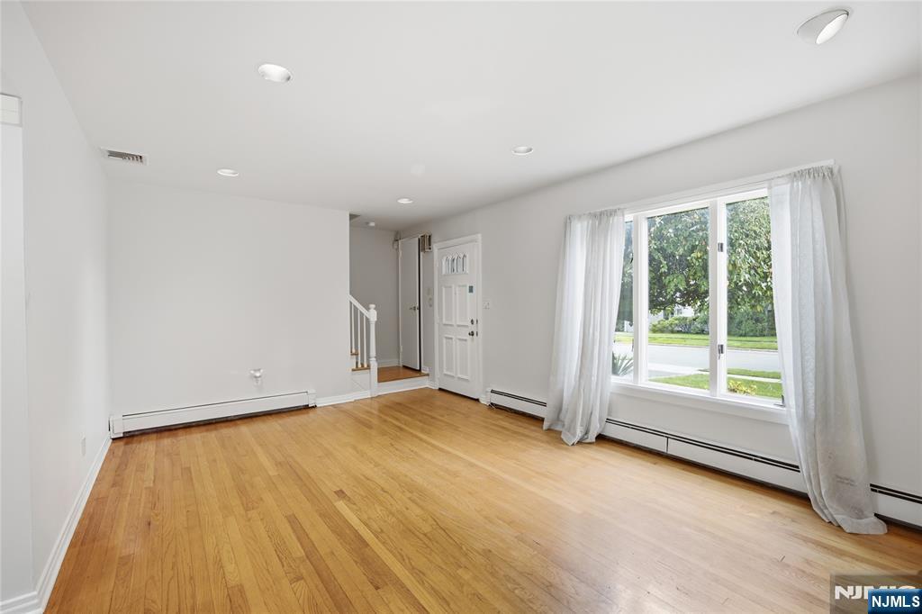 557 Monroe Court - Photo 4