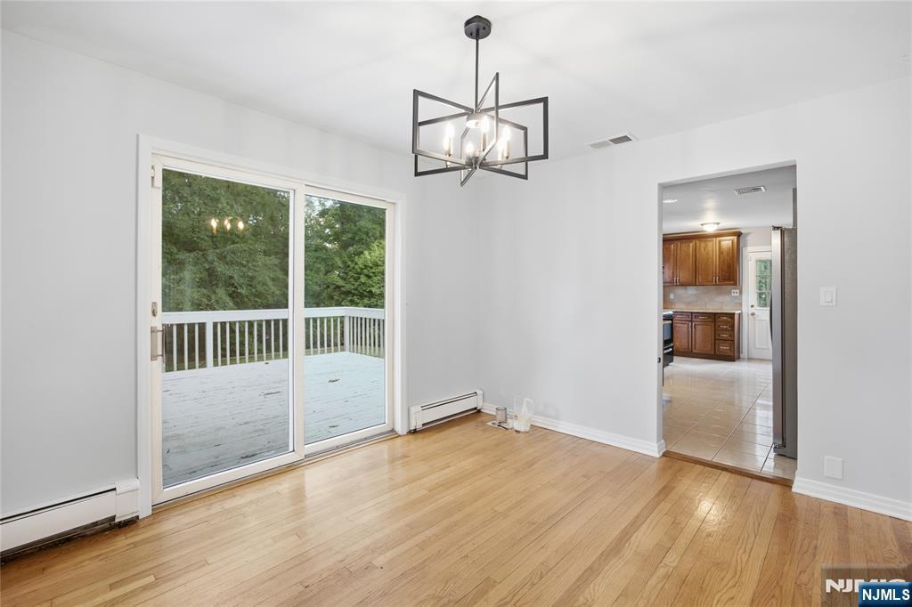 557 Monroe Court - Photo 5