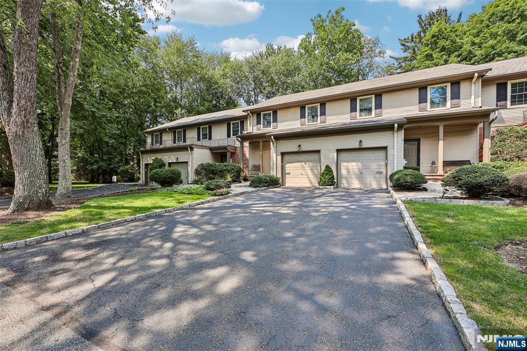 4 Allison Ct, Allendale, NJ 07401