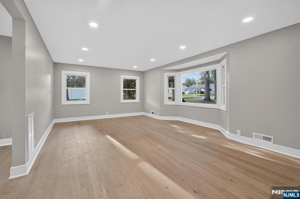 183 Jefferson Avenue - Photo 2
