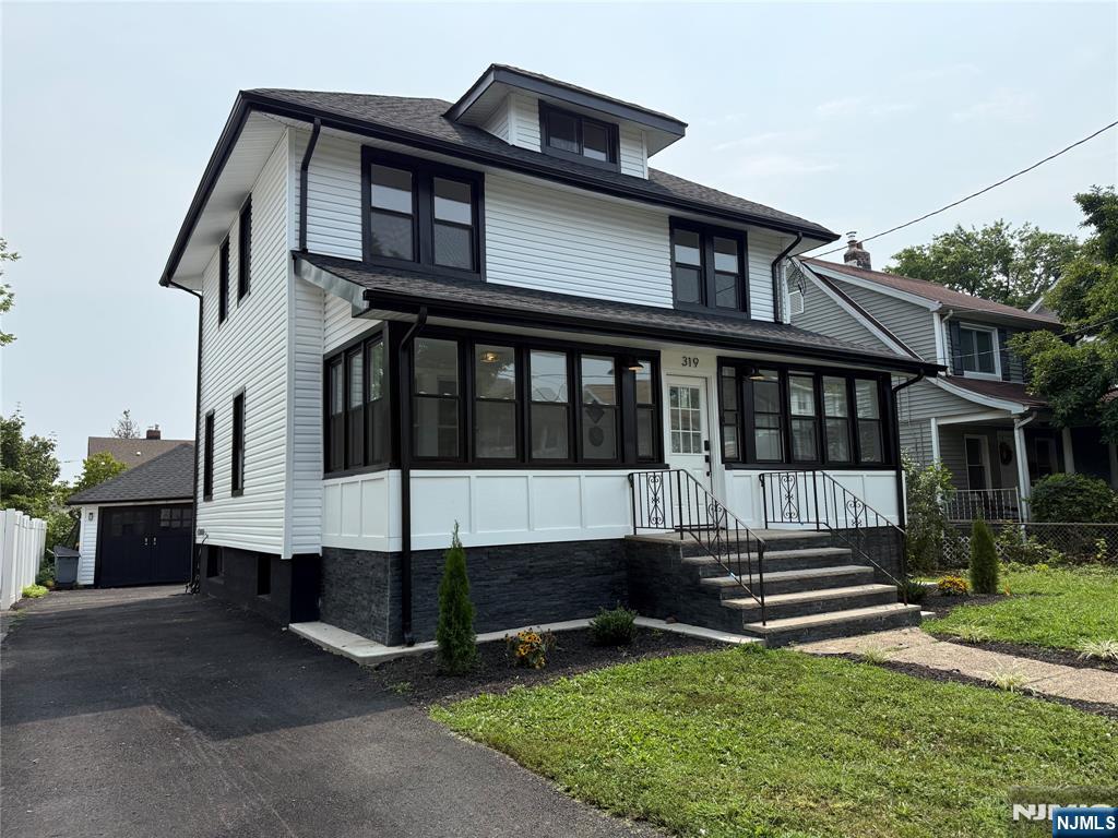 319 Crestview Place - Photo 2