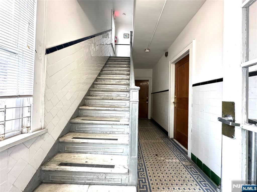 257 Roff Avenue - Photo 2