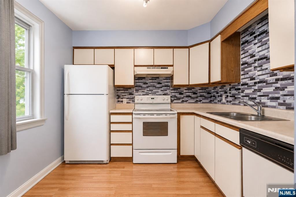 265 Rosa Parks Boulevard - Photo 2