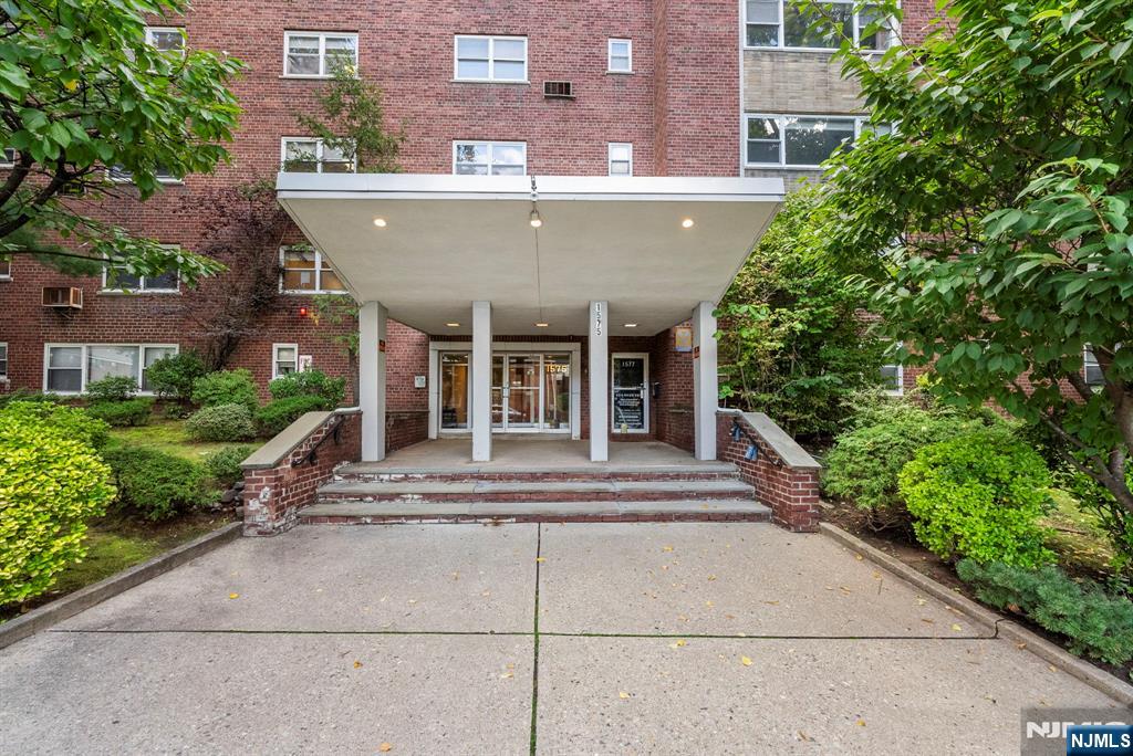 1575 Center Avenue 1F - Photo 1