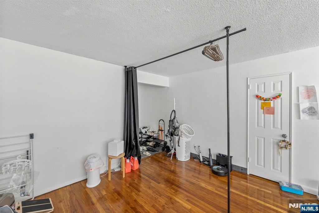 1575 Center Avenue 1F - Photo 4