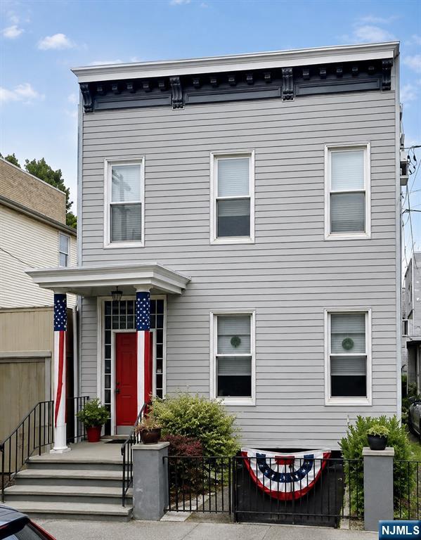 522 26th Street - Photo 1