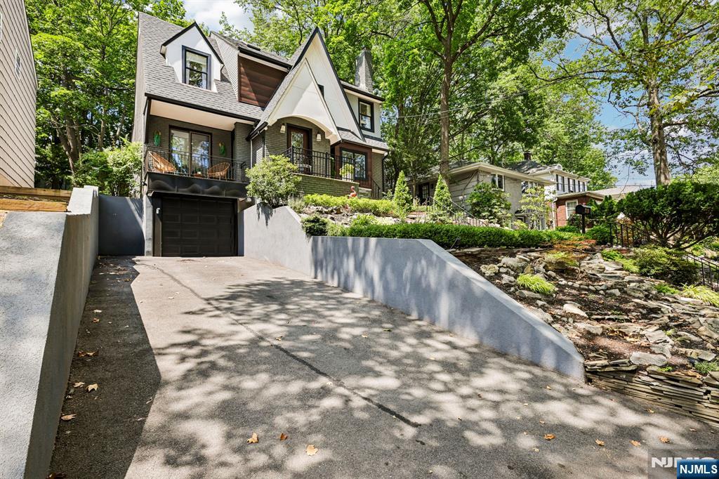Photo 4 of Single family home for sale at 1310 Princeton Rd, Teaneck, NJ 07666 | MLS# 26030403 | Listing updated on 2026-09-17