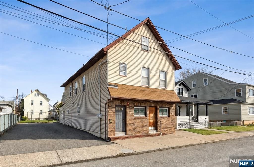 77 Maple Avenue - Photo 2