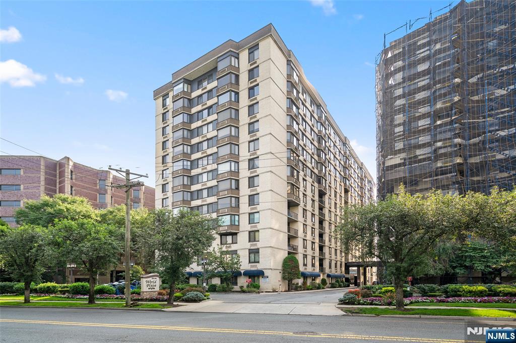326 Prospect Ave #8J, Hackensack, NJ 07601