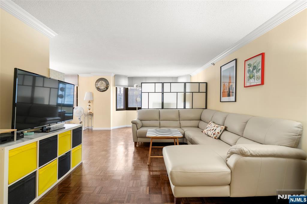 326 Prospect Avenue 8J - Photo 3