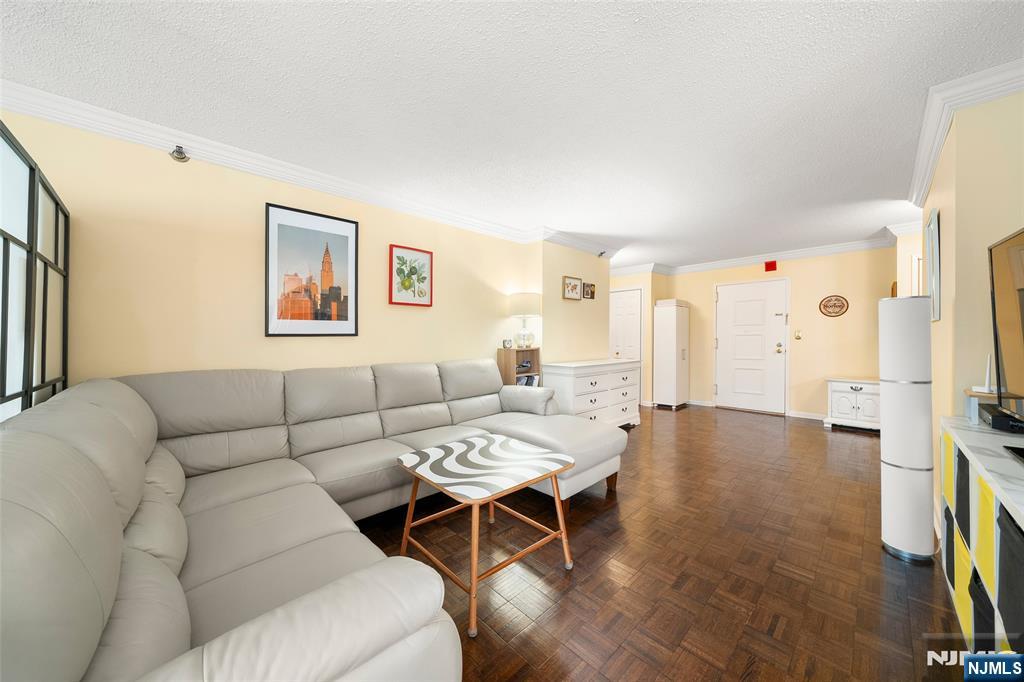 326 Prospect Avenue 8J - Photo 4