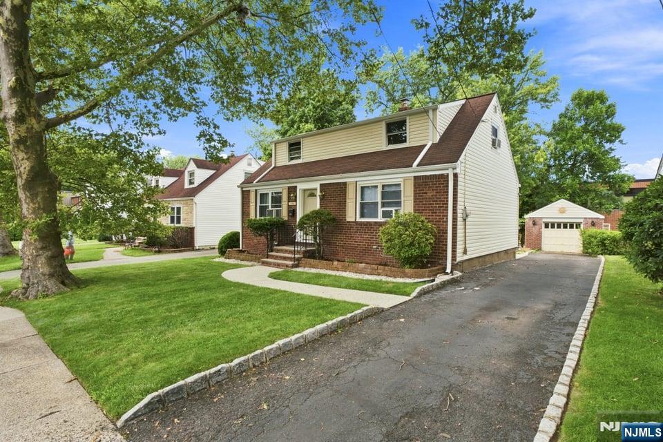 654 Howard Street - Photo 2